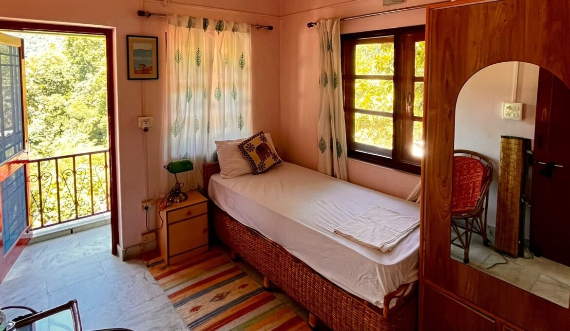 ⁠Kaveri (small room with option of single bed only)